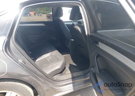 2013 Volkswagen Passat 2.5L Se z USA, uszkodzony, nr VIN 1VWBP7A34DC045160